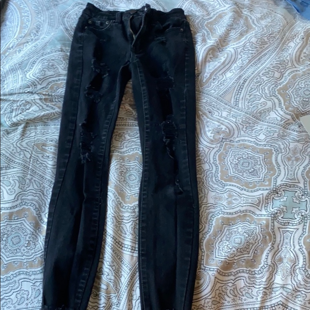 Ripped black aeropostale skinny jeans!